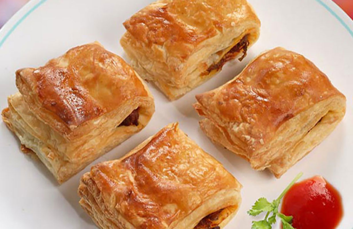 Fresh bakery items at Velan Sweets & Bakery, Surandai